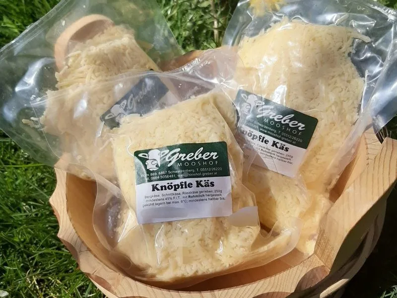 Geriebener Knöpflekäs für Käsknöpfle